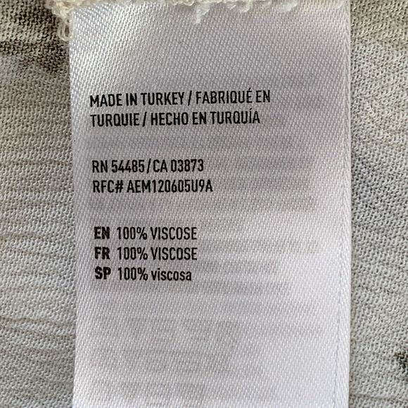 American Eagle Cream Floral Long Sleeved Ruffled Crepe Rayon Keyhole Top Sz XL - Picture 11 of 11